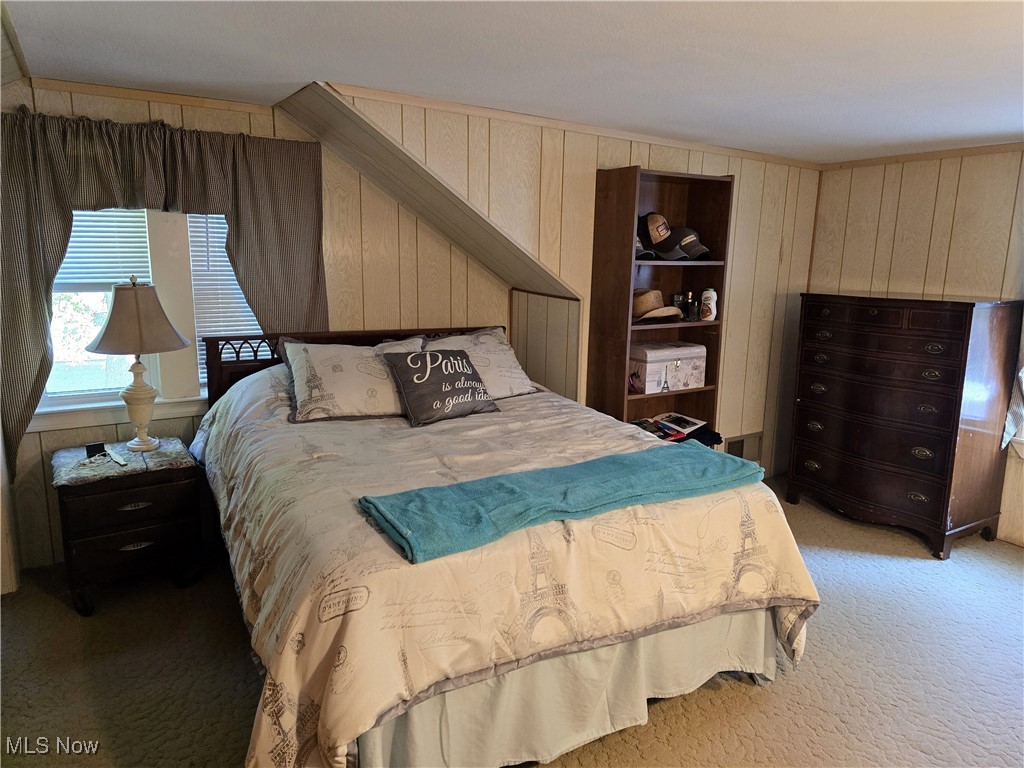 4243 Burkey Road Youngstown, OH 44515 - Photo 21 of 34 Upstairs bedroom