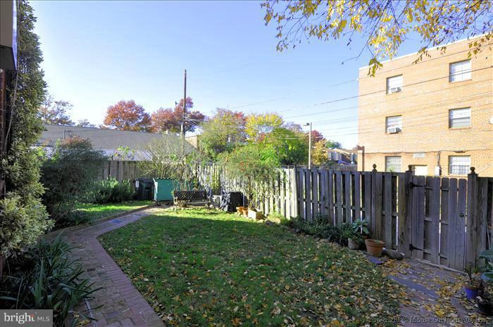 469 Ridge Street Northwest Washington, DC 20001 - Photo 2 of 11 Exterior (Rear)