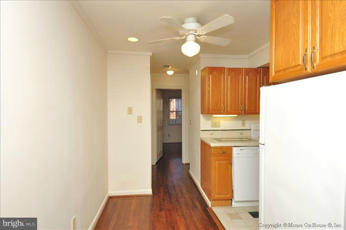 469 Ridge Street Northwest Washington, DC 20001 - Photo 3 of 11 Dining Room
