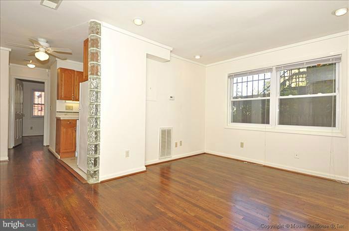 469 Ridge Street Northwest Washington, DC 20001 - Photo 5 of 11 Living Room