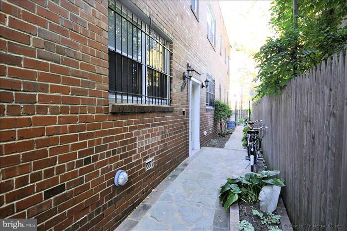 469 Ridge Street Northwest Washington, DC 20001 - Photo 9 of 11 Exterior (General)