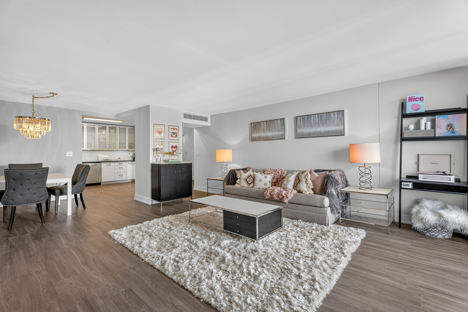 6033 North Sheridan Road, Unit 28D Chicago, IL 60660 - Photo 3 of 48