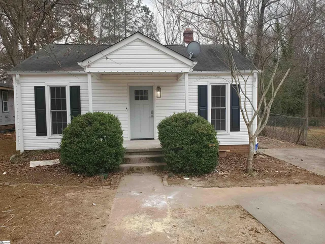 $1,550 | 111 Augusta Street, Easley, SC 29640