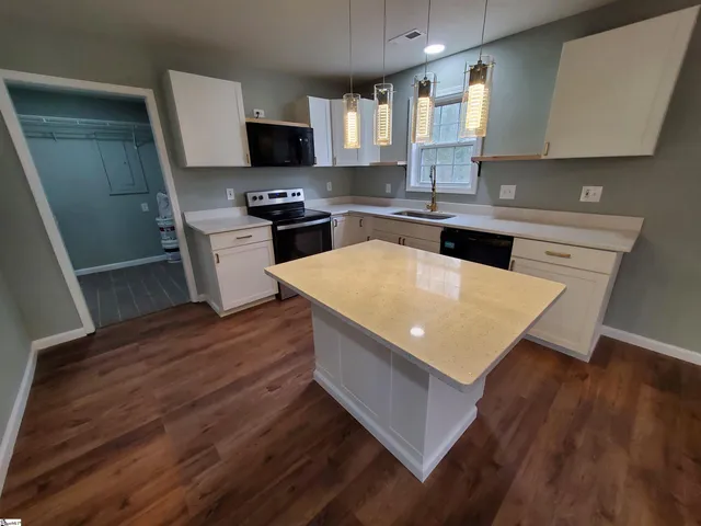 $1,550 | 111 Augusta Street, Easley, SC 29640