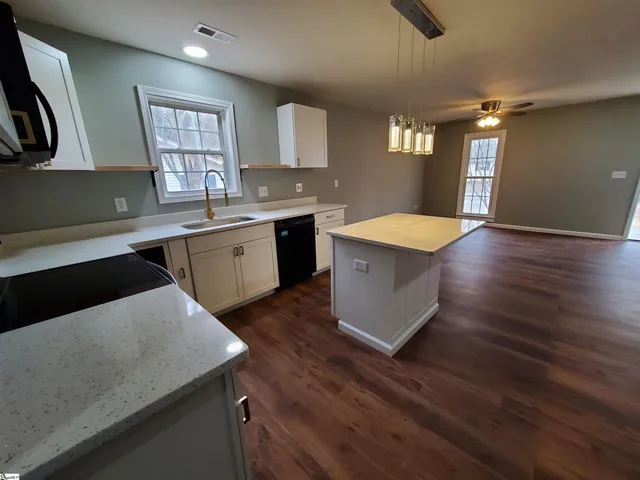 $1,550 | 111 Augusta Street, Easley, SC 29640