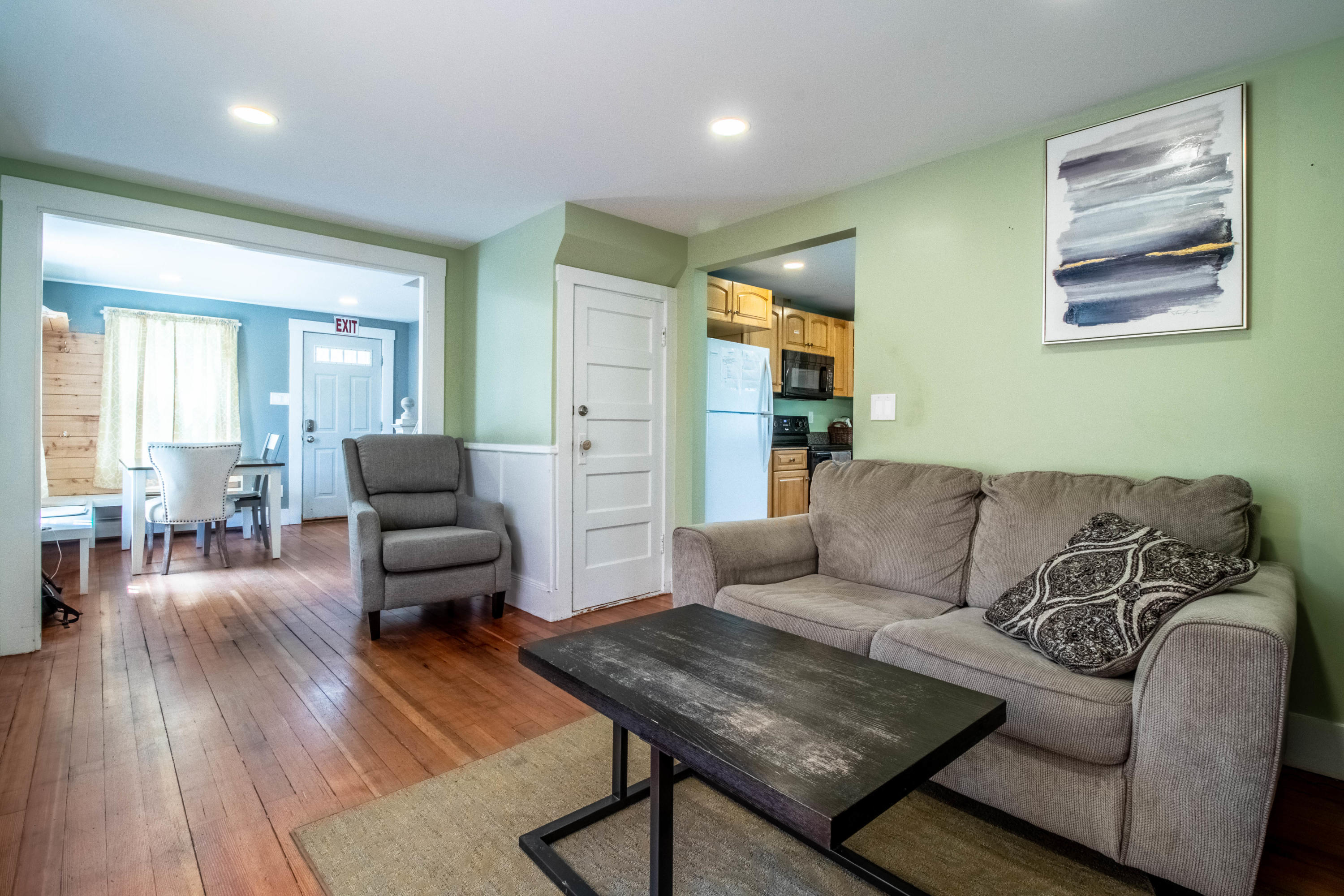 570 Old Post Road Arundel, ME 04046 - Photo 7 of 40 Living room