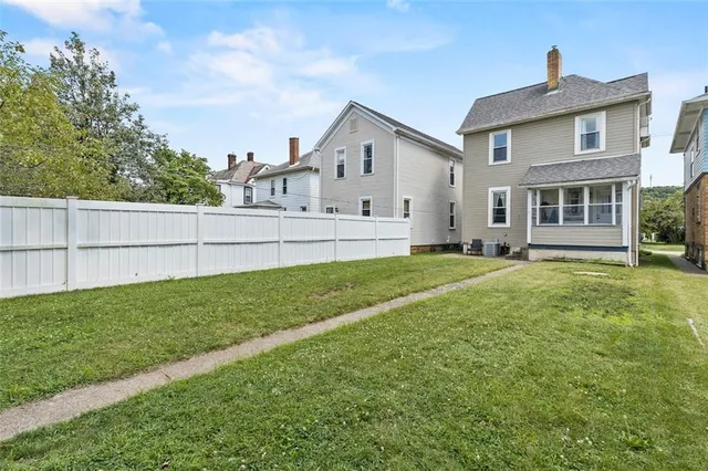 a view of a house with a yard