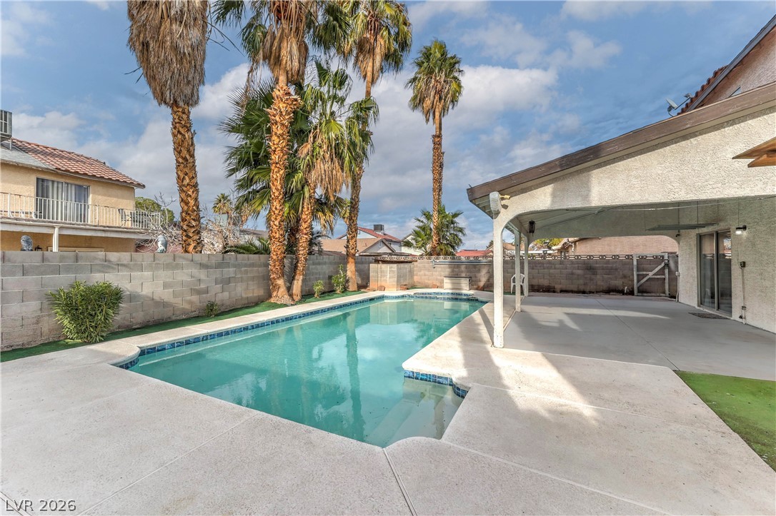 581 Carleton Drive Henderson, NV 89014 - Photo 27 of 37 An inviting private pool and expansive patio area beckon for outdoor enjoyment.
