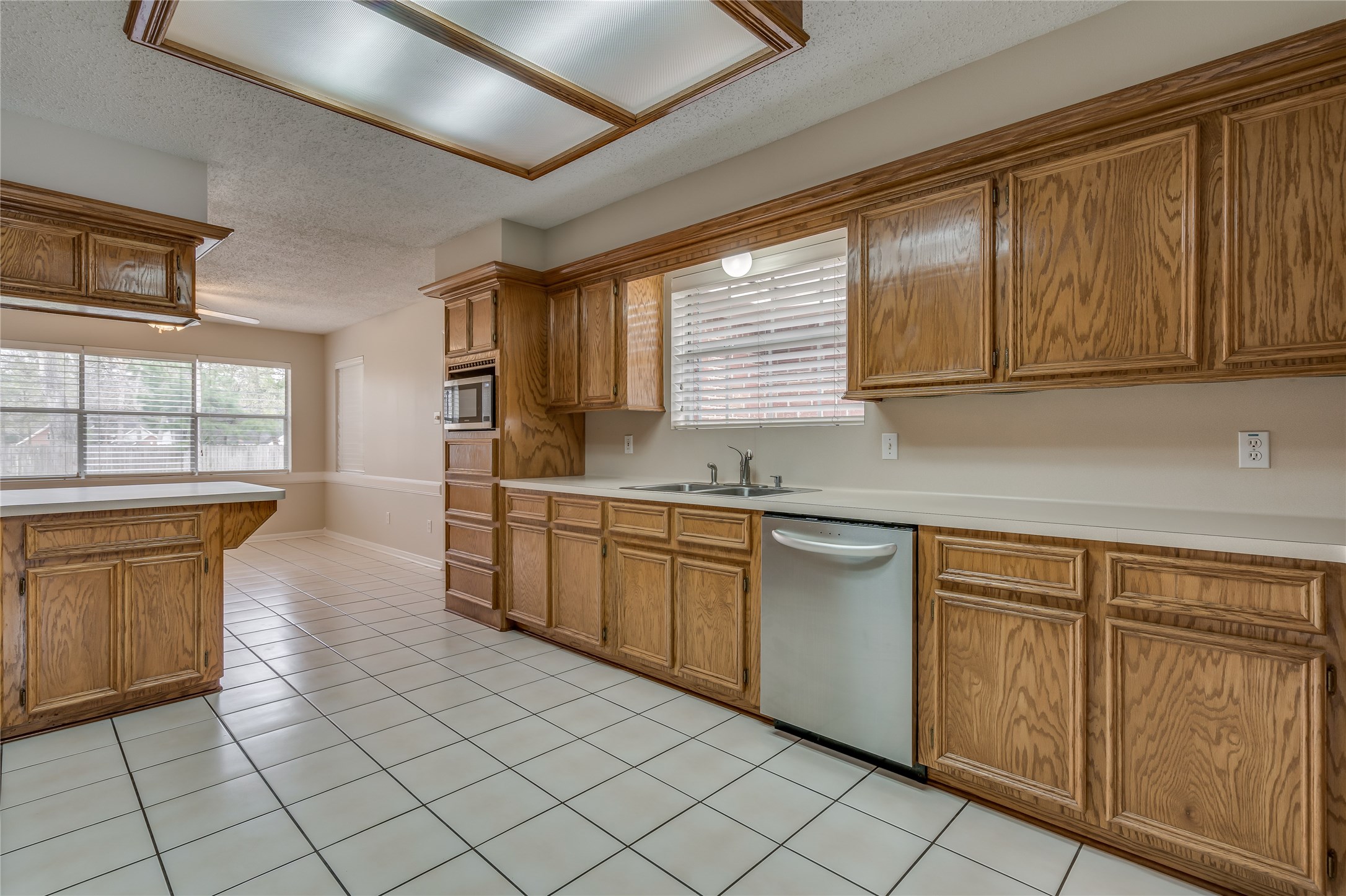 2460 Pebblebrook Circle Conroe, TX 77384 - Photo 13 of 27