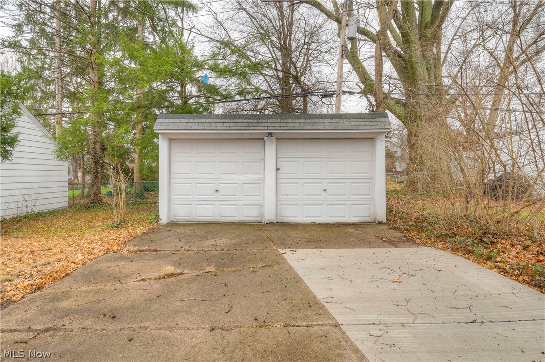 1163 Haselton Road Cleveland Heights, OH 44121 - Photo 34 of 34 Garage