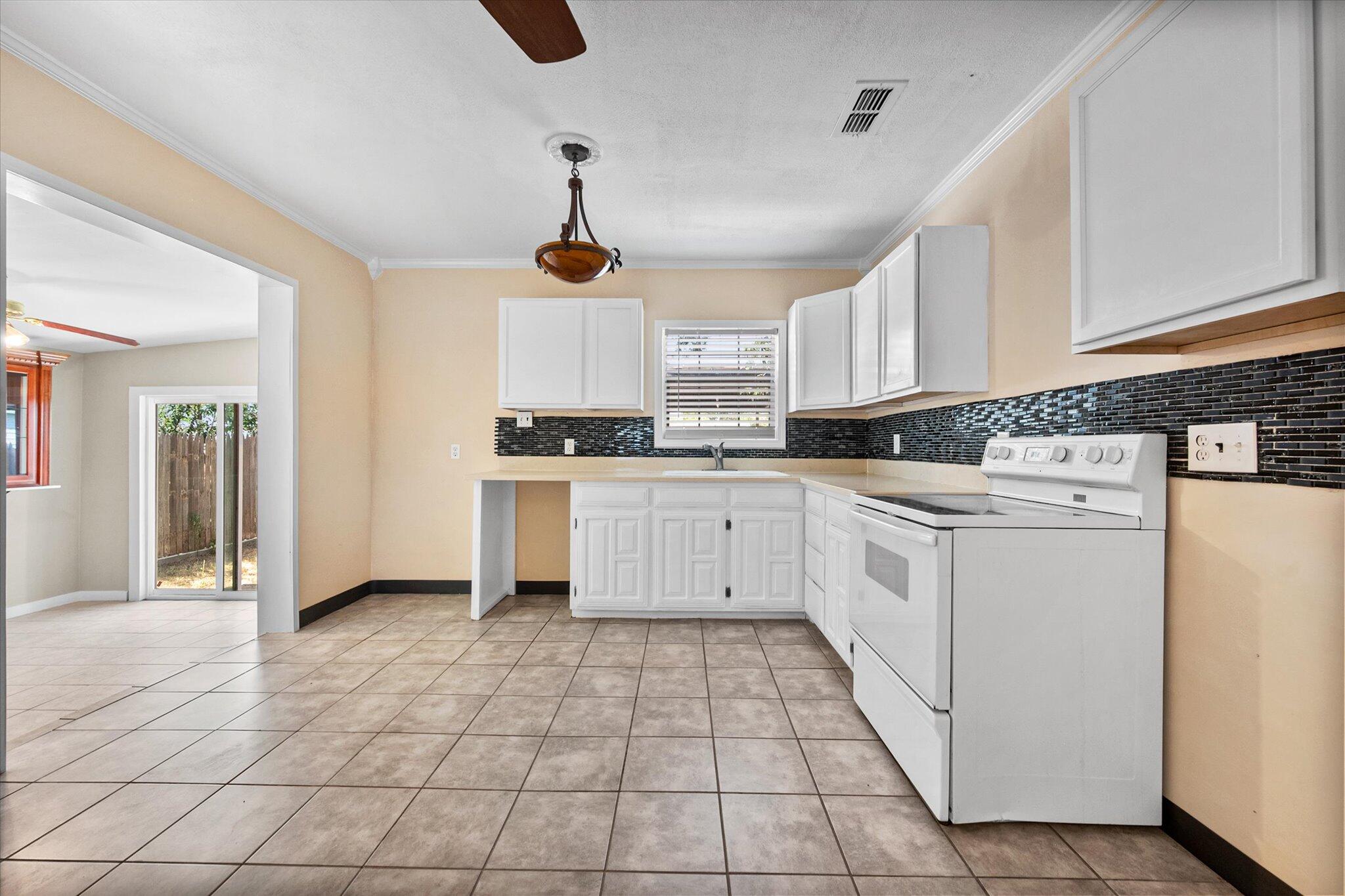 2012 62nd Street Lubbock, TX 79412 - Photo 14 of 23 12-2012 62nd_2349