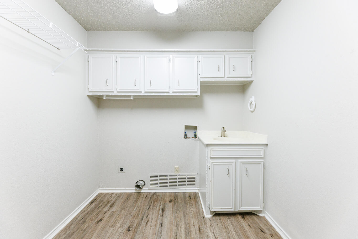 4419 79th Street Lubbock, TX 79424 - Photo 23 of 47 Laundry Room