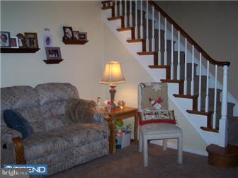 449 Maplewood Road Springfield, PA 19064 - Photo 3 of 12 Living Room