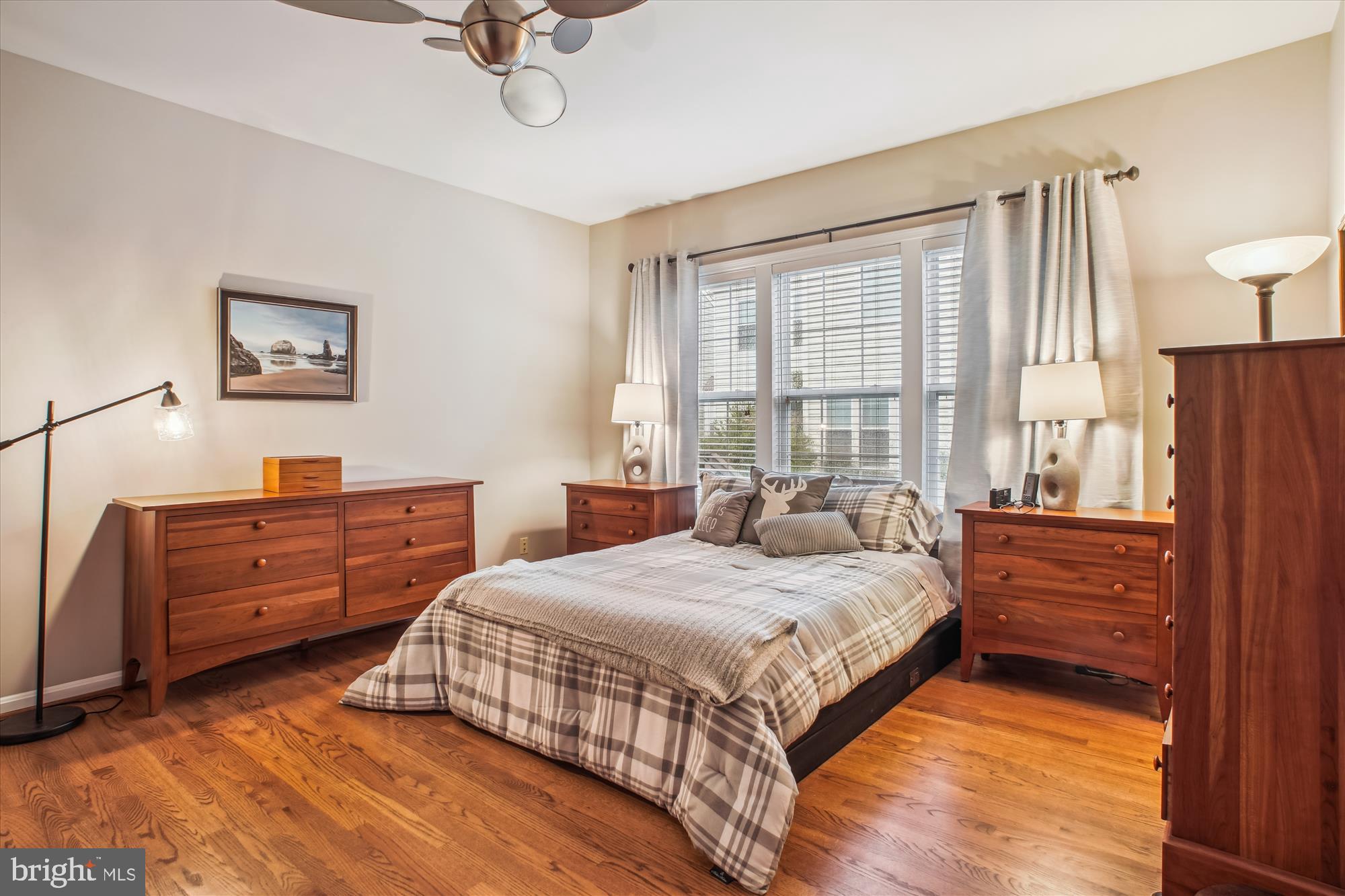 2454 Arctic Fox Way Reston, VA 20191 - Photo 20 of 54 a bedroom with a bed and a window