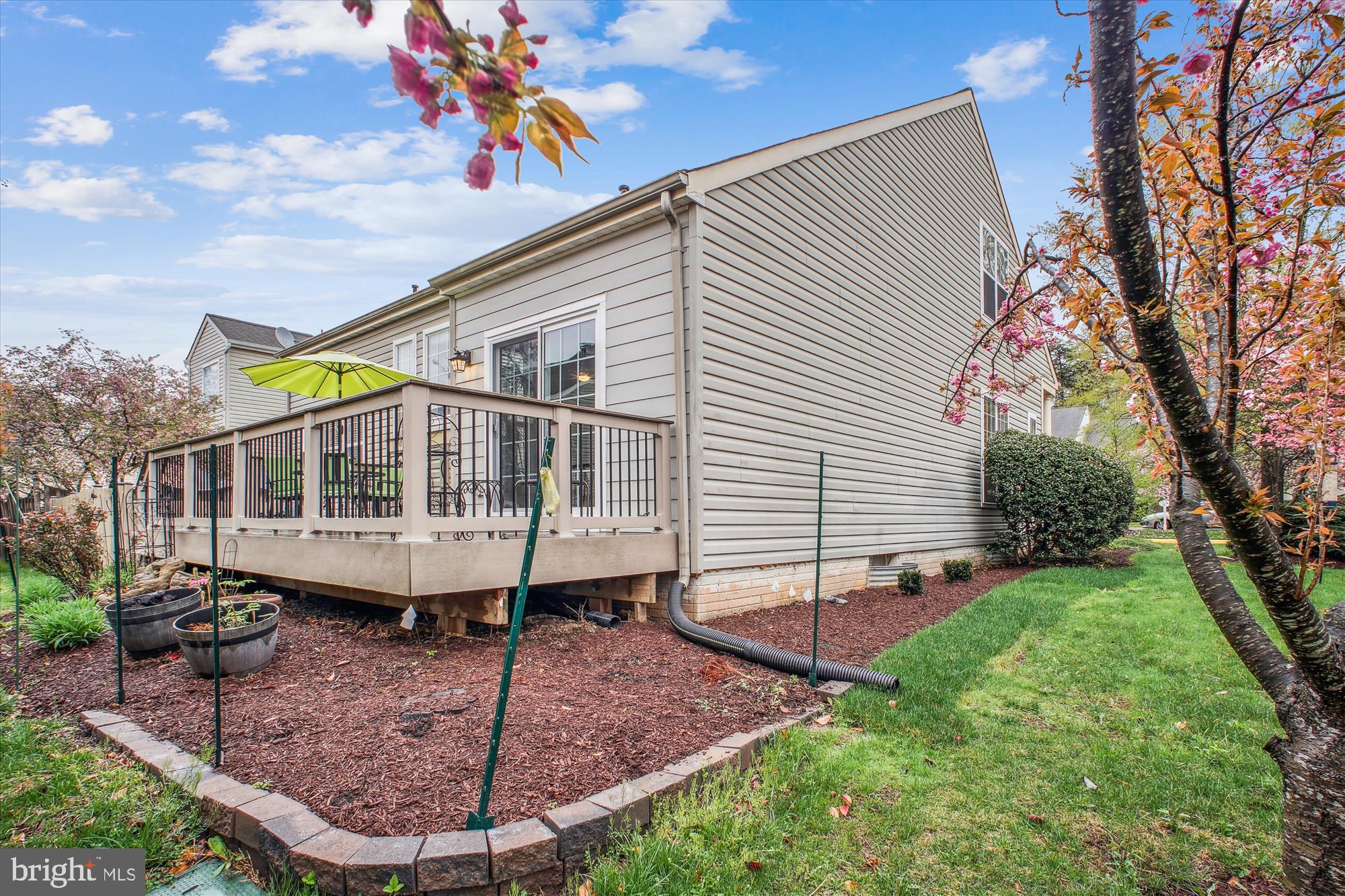2454 Arctic Fox Way Reston, VA 20191 - Photo 47 of 54 a view of a house with backyard