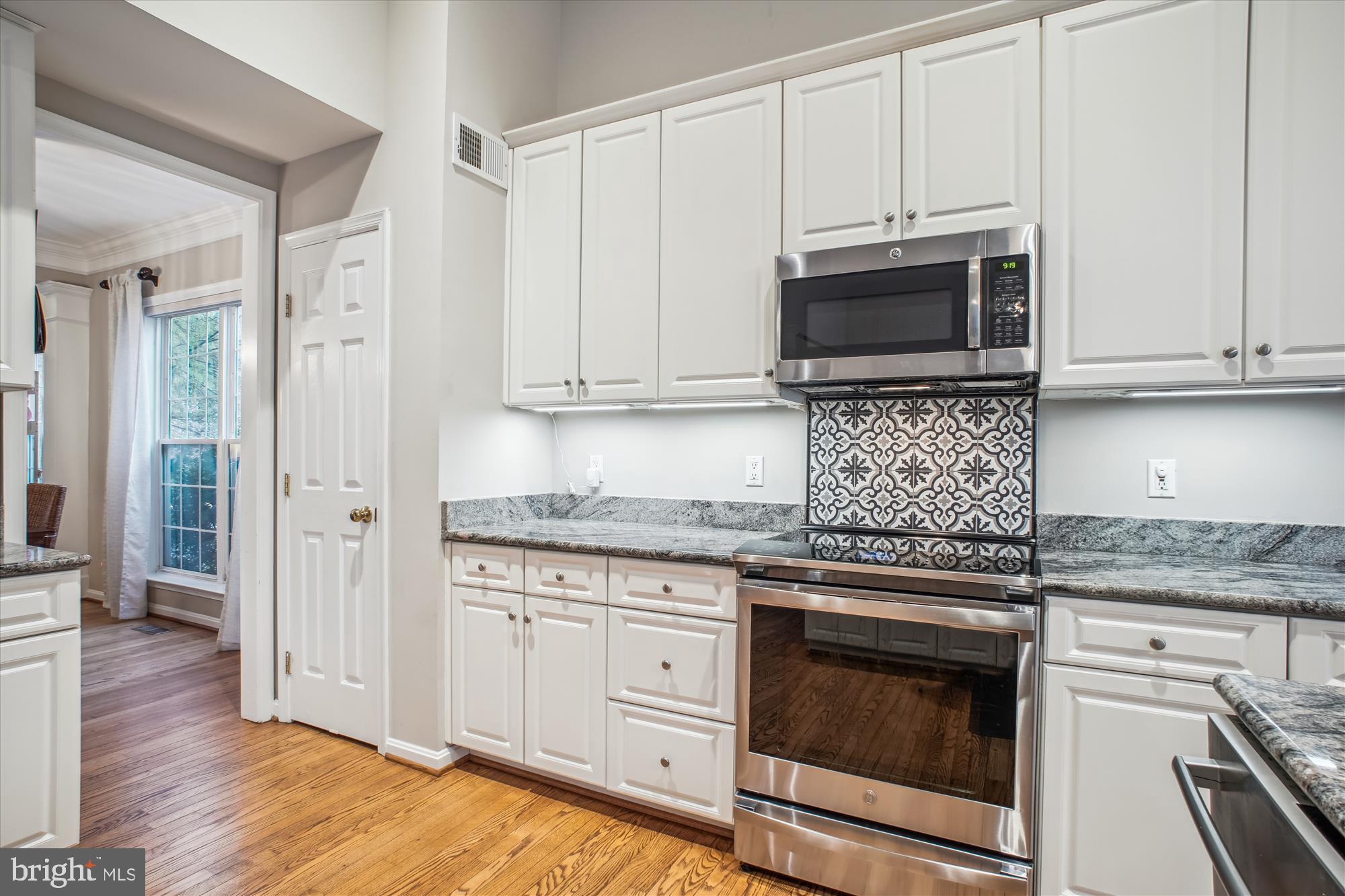 2454 Arctic Fox Way Reston, VA 20191 - Photo 7 of 54 a kitchen with granite countertop cabinets stainless steel appliances and wooden floor