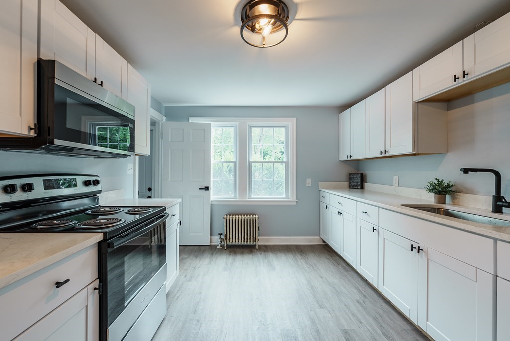1318 Allen Street Springfield, MA 01118 - Photo 3 of 27