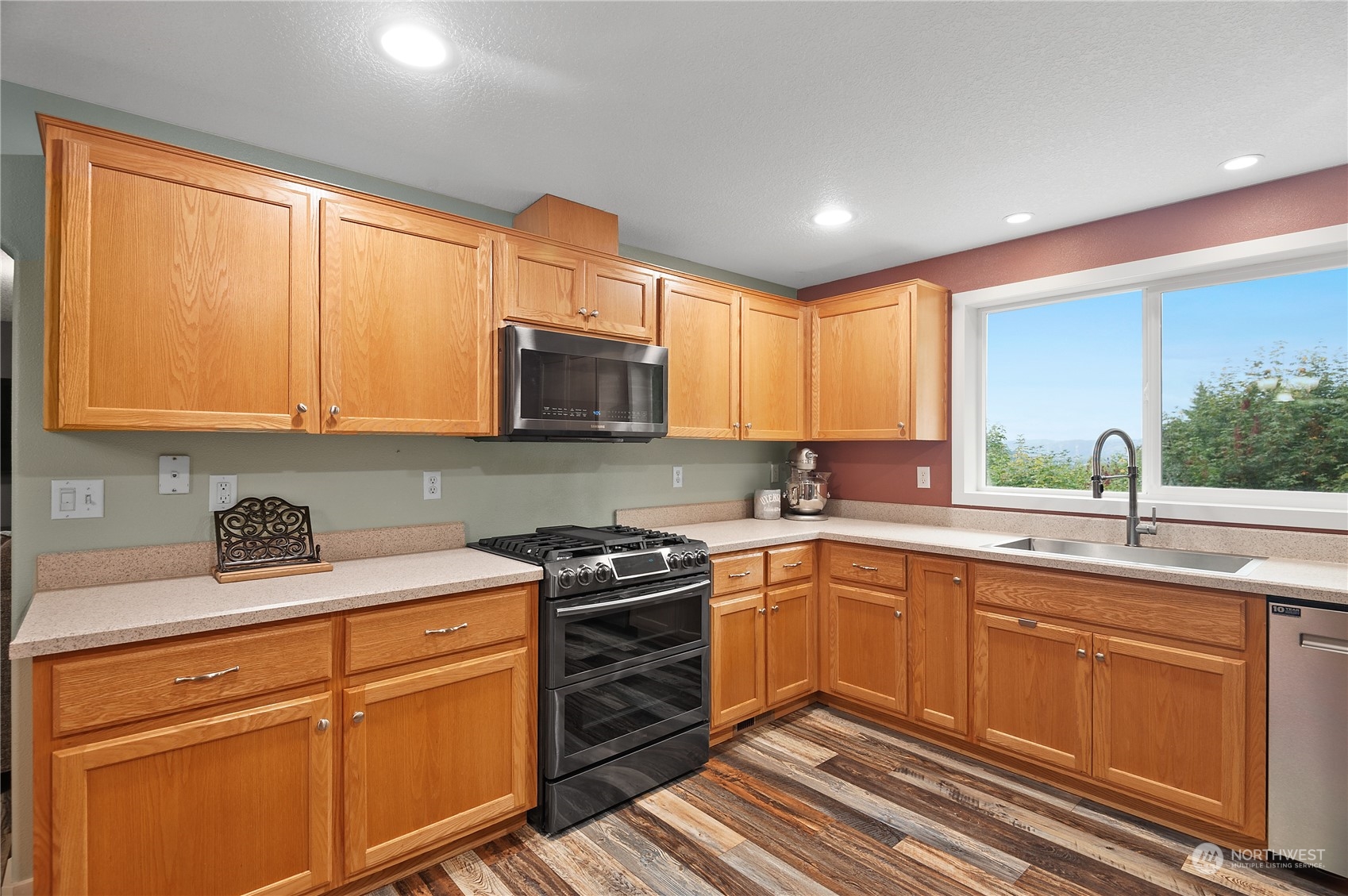 280 Niemi Road Longview, WA 98632 - Photo 7 of 24 a kitchen with stainless steel appliances granite countertop wooden cabinets and a sink