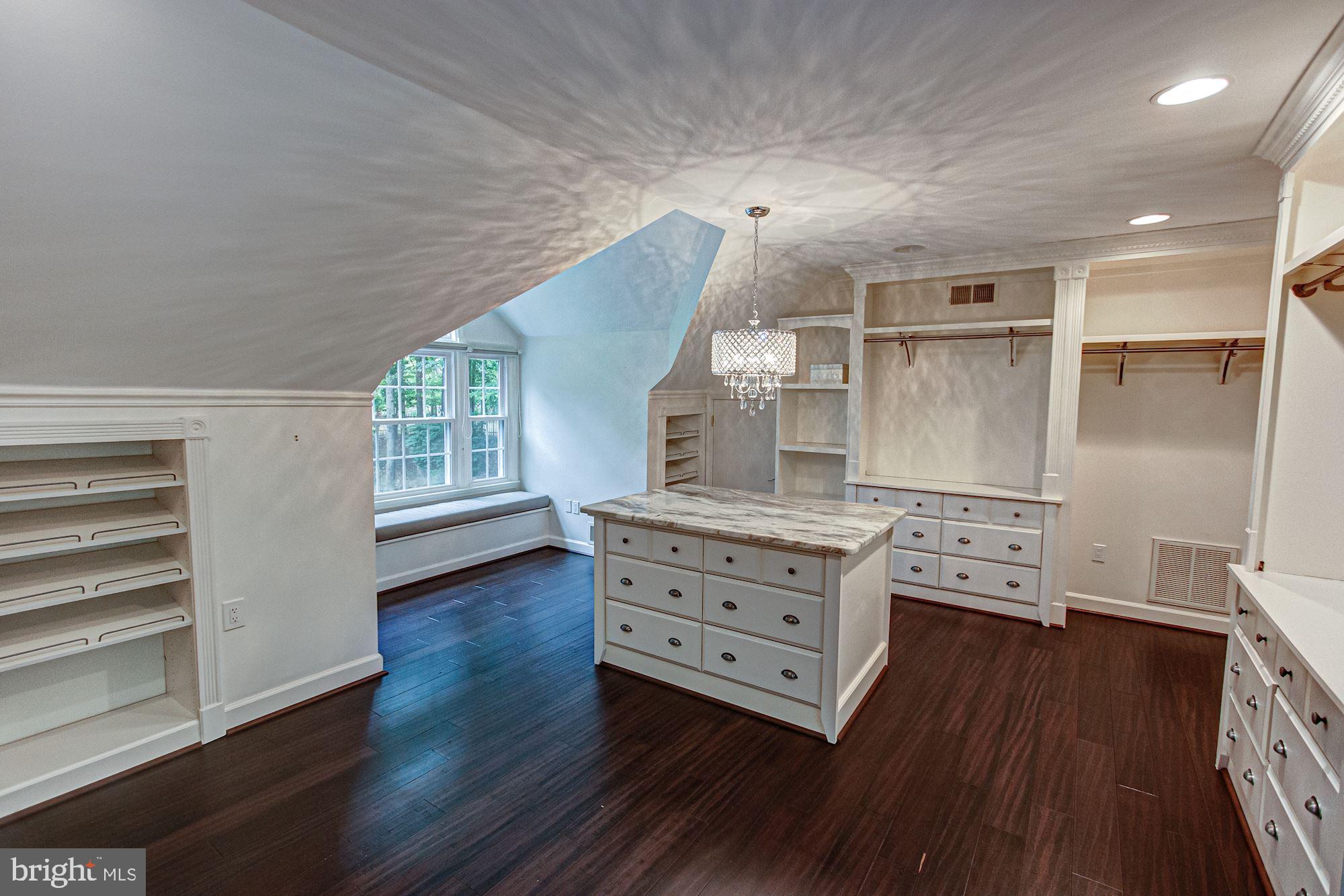 312 Runner Road Great Falls, VA 22066 - Photo 16 of 35 owner's closet