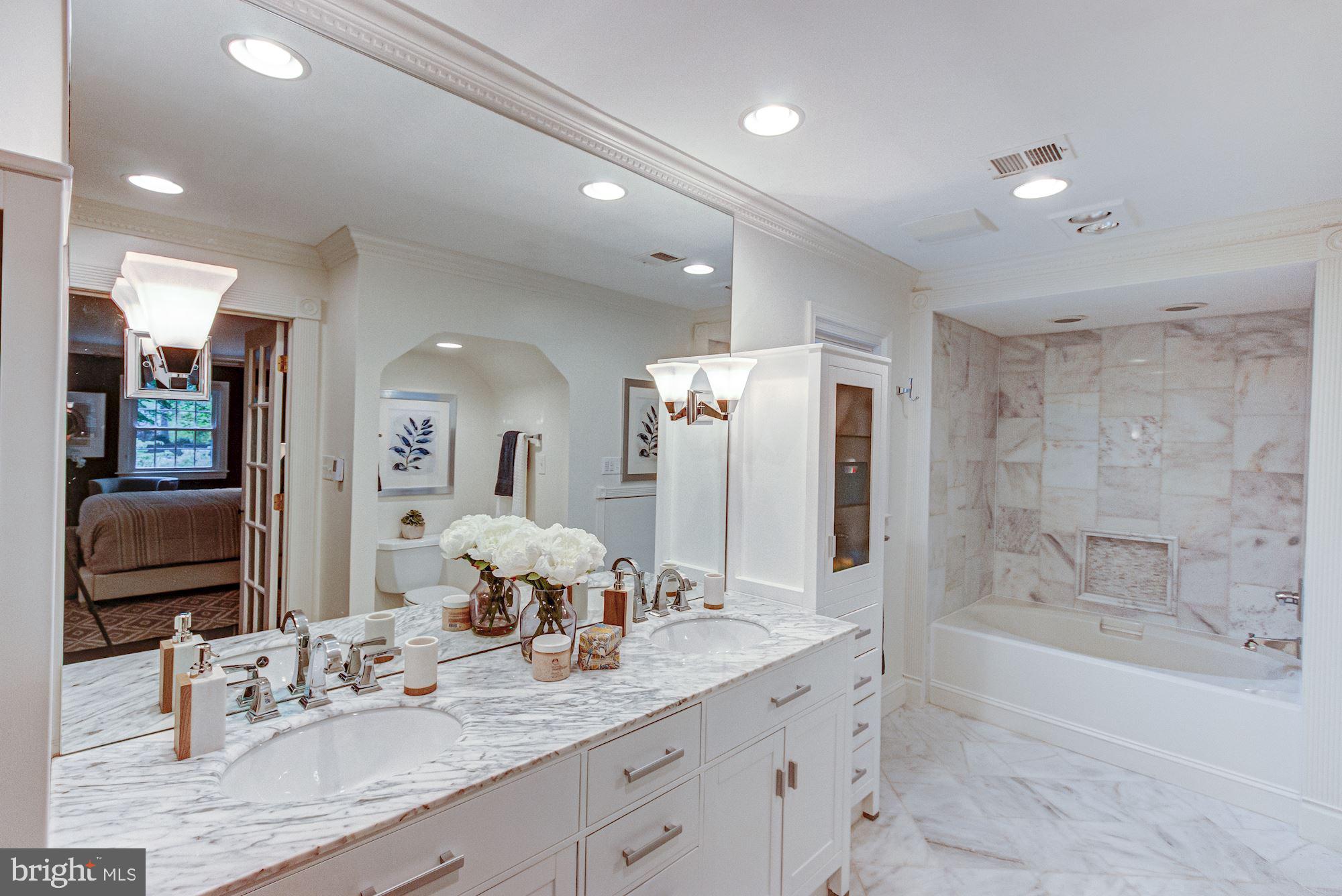 312 Runner Road Great Falls, VA 22066 - Photo 19 of 35 owner's bath