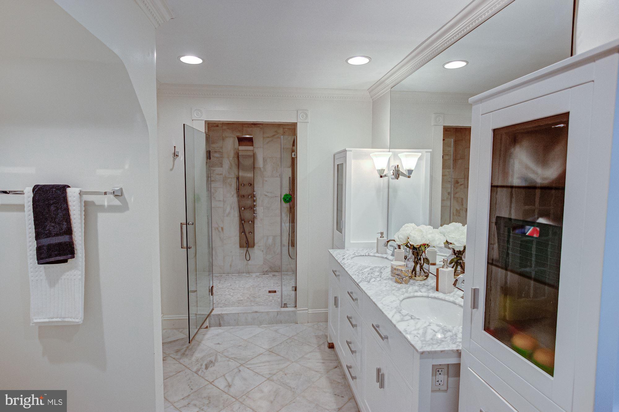 312 Runner Road Great Falls, VA 22066 - Photo 20 of 35 owner's bath