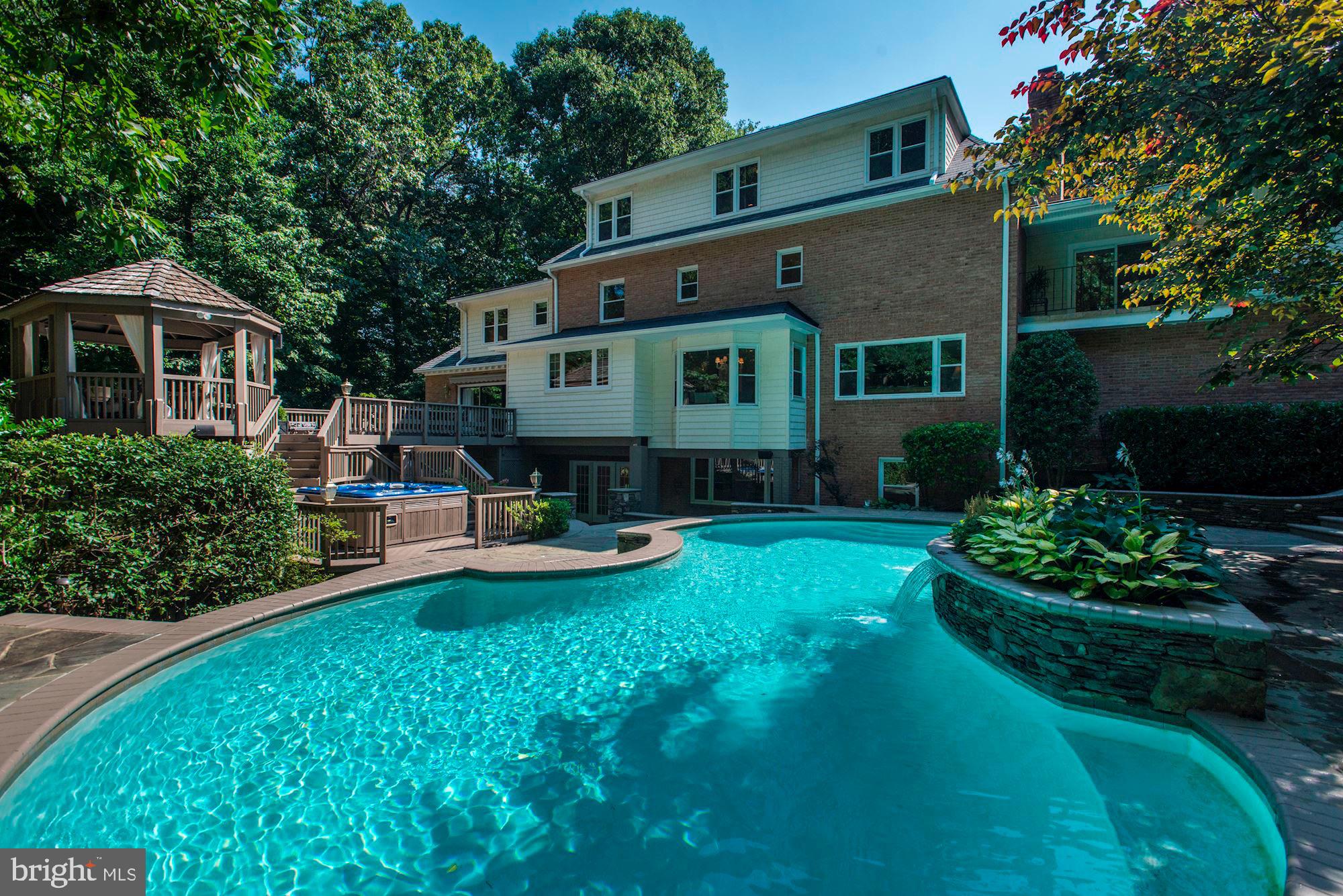 312 Runner Road Great Falls, VA 22066 - Photo 28 of 35 pool