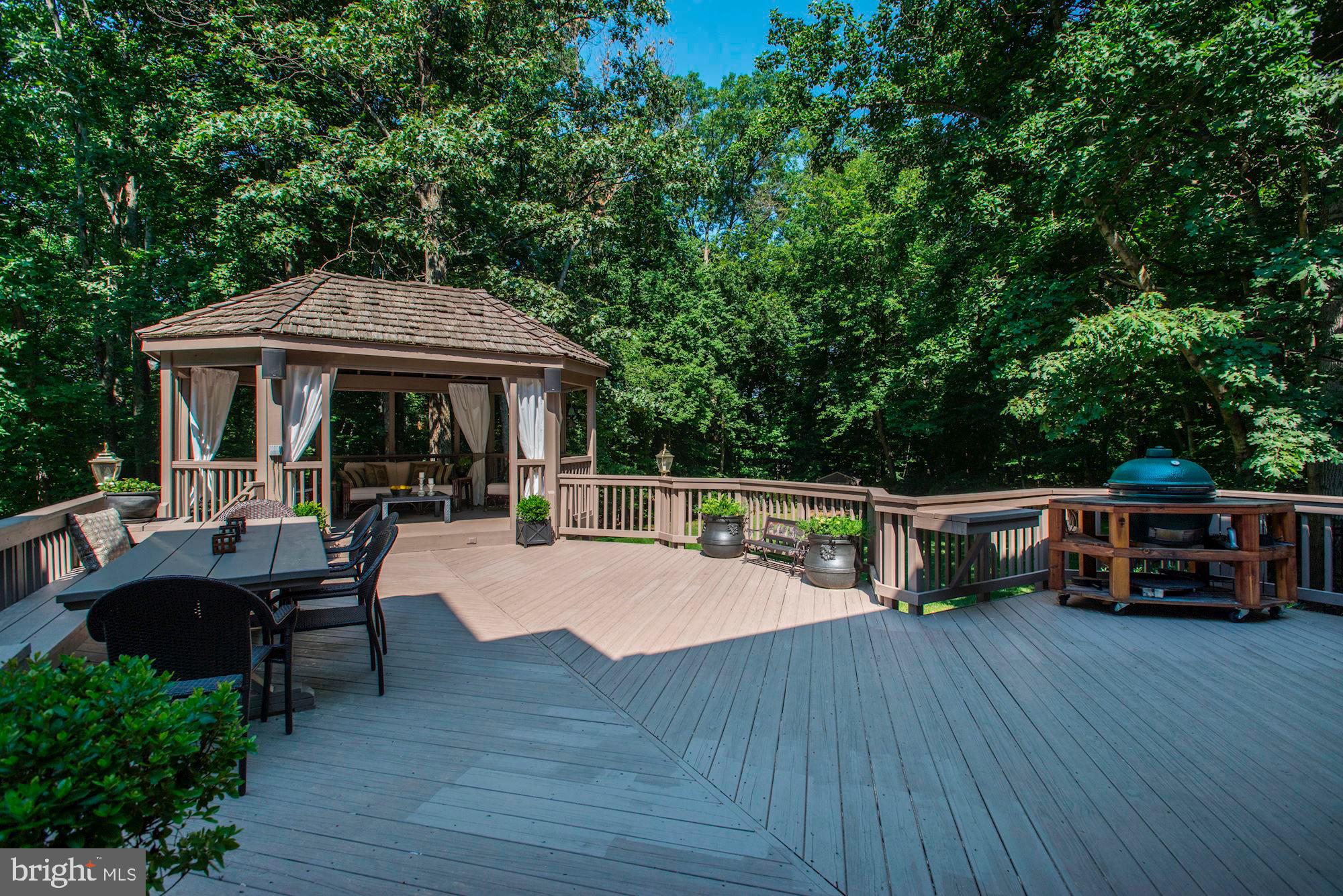 312 Runner Road Great Falls, VA 22066 - Photo 29 of 35 decking