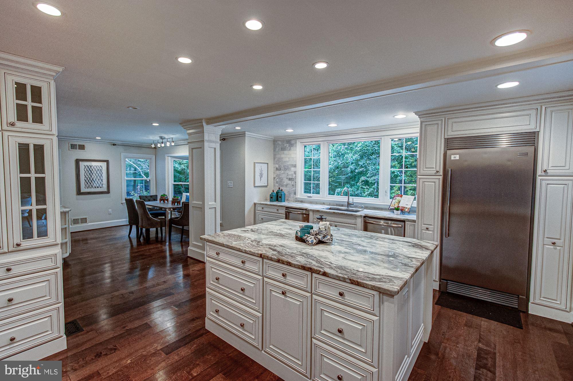 312 Runner Road Great Falls, VA 22066 - Photo 8 of 35 kitchen