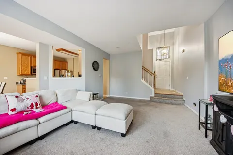 $385,000 | 906 Elizabeth Drive, Streamwood, IL 60107