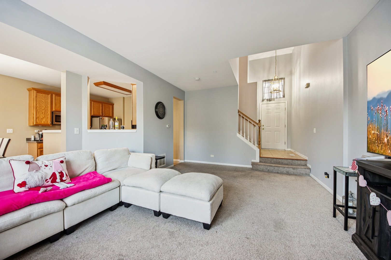 906 Elizabeth Drive Streamwood, IL 60107 - Photo 3 of 32