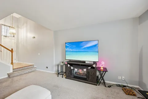 $385,000 | 906 Elizabeth Drive, Streamwood, IL 60107