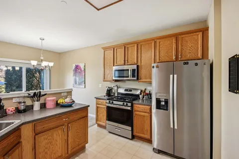 $385,000 | 906 Elizabeth Drive, Streamwood, IL 60107