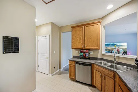 $385,000 | 906 Elizabeth Drive, Streamwood, IL 60107