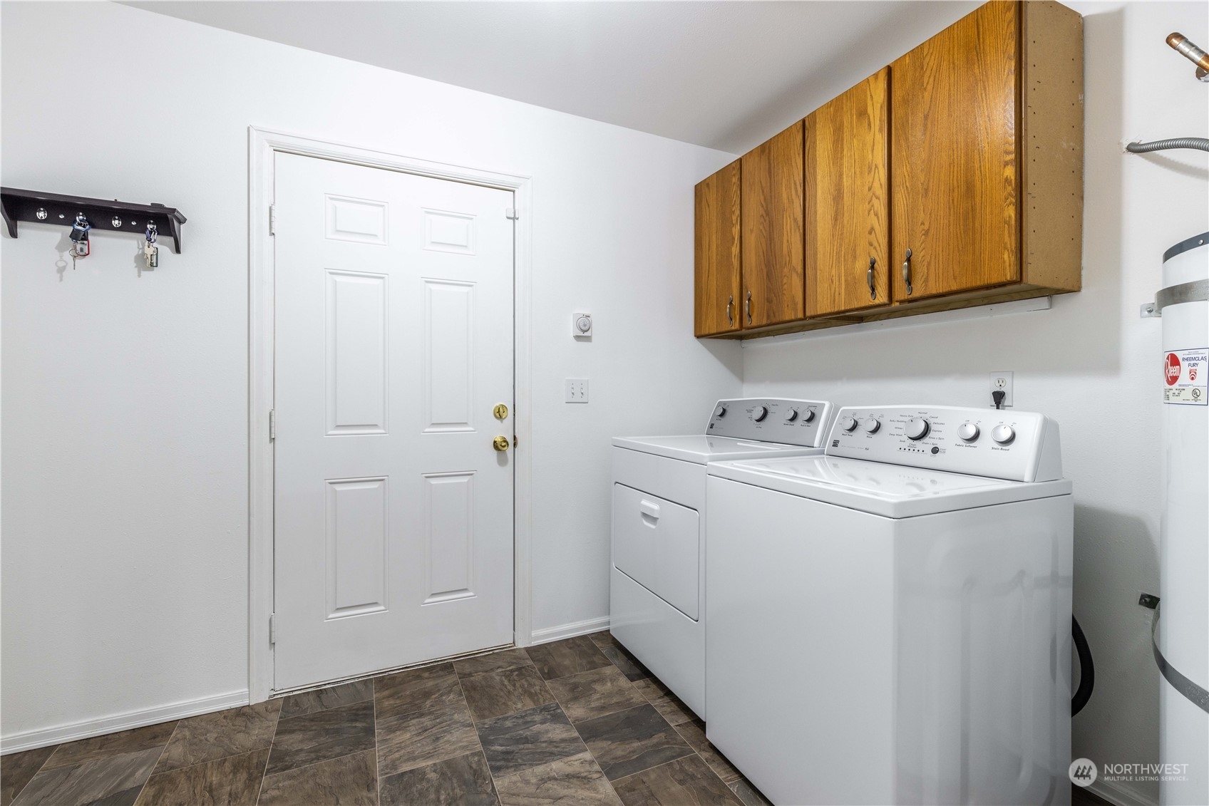 80 East Dunvegan Road Shelton, WA 98584 - Photo 14 of 24 a utility room with dryer and washer