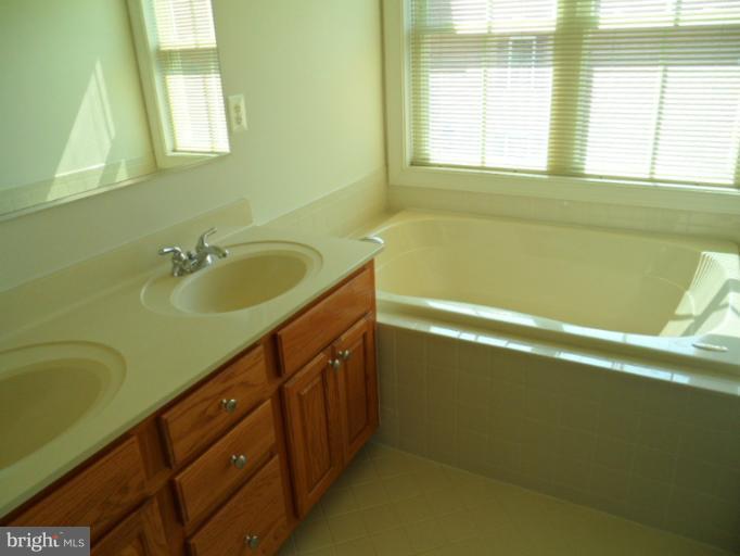 2302 Plyers Mill Road Silver Spring, MD 20902 - Photo 3 of 27 Bath (Master)
