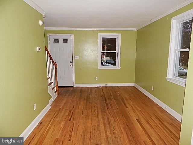 4913 Cedar Garden Road Baltimore, MD 21229 - Photo 2 of 21 Living Room