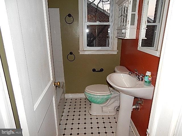 4913 Cedar Garden Road Baltimore, MD 21229 - Photo 12 of 21 Bathroom