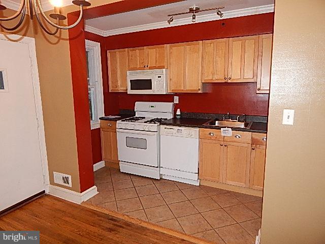 4913 Cedar Garden Road Baltimore, MD 21229 - Photo 4 of 21 Kitchen