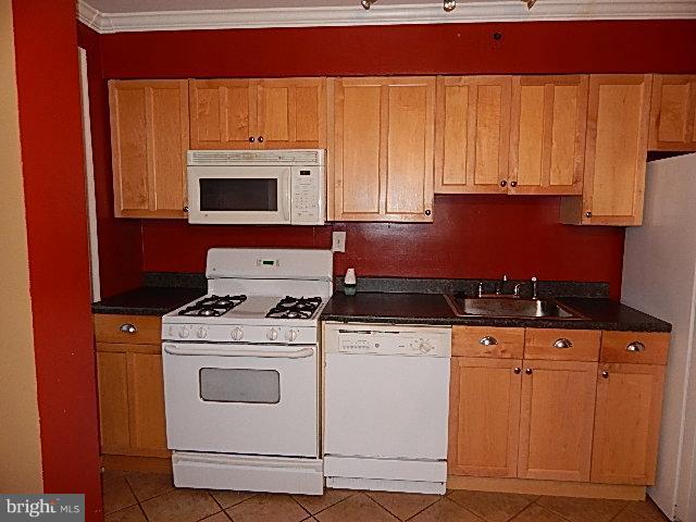4913 Cedar Garden Road Baltimore, MD 21229 - Photo 5 of 21 Kitchen