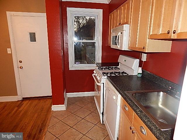4913 Cedar Garden Road Baltimore, MD 21229 - Photo 7 of 21 Kitchen