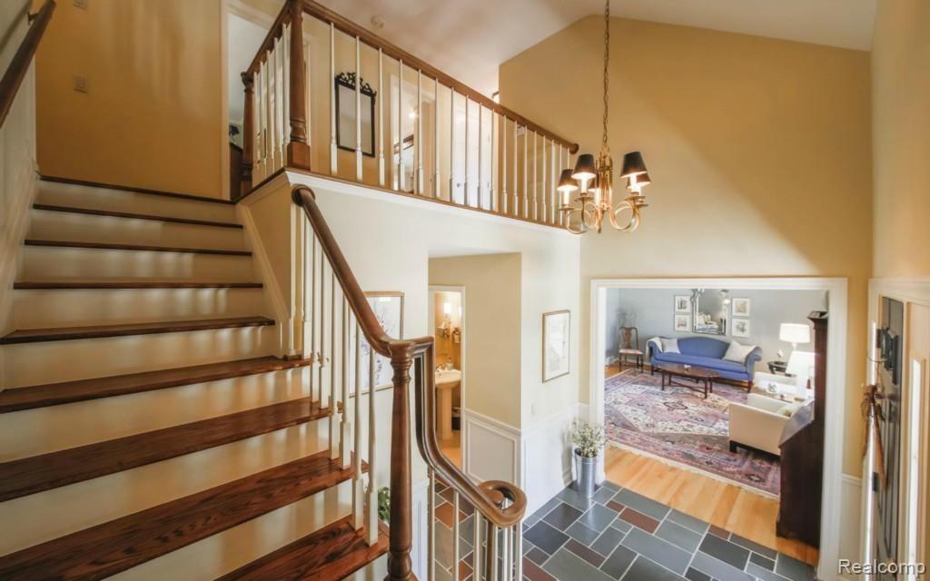 636 Cook Road Grosse Pointe Woods, MI 48236 - Photo 3 of 33