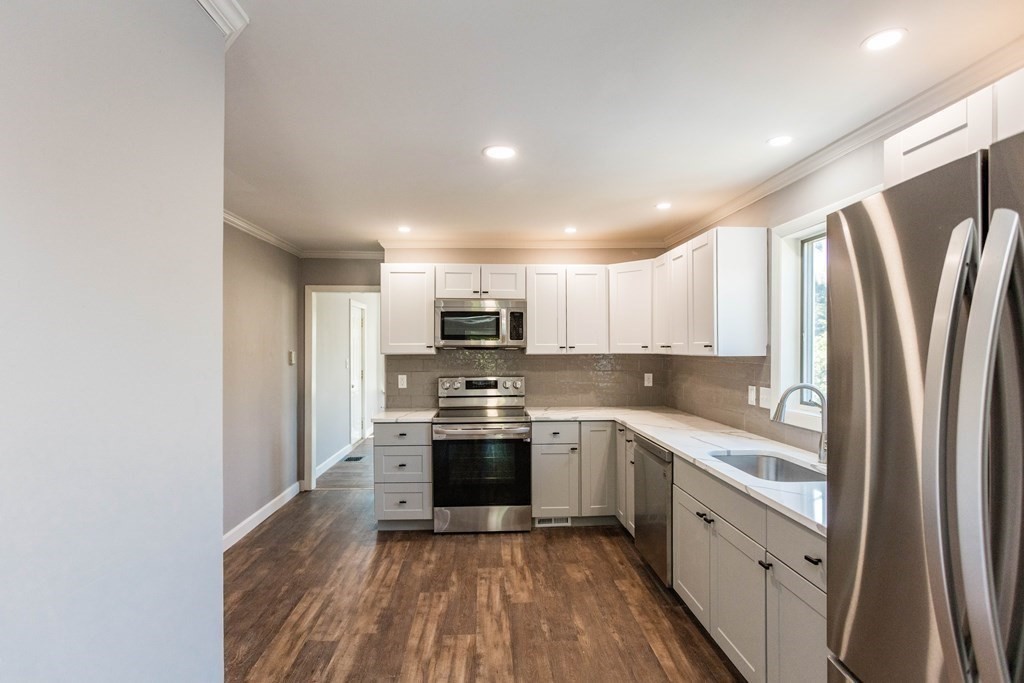 11 Doane Avenue Beverly, MA 01915 - Photo 16 of 33