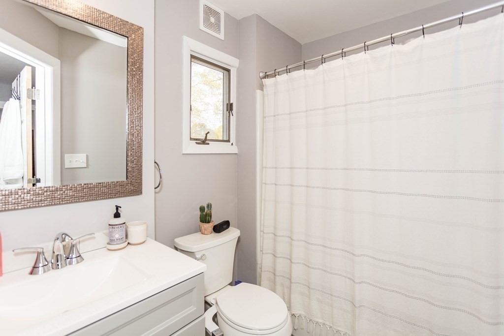 11 Doane Avenue Beverly, MA 01915 - Photo 10 of 33