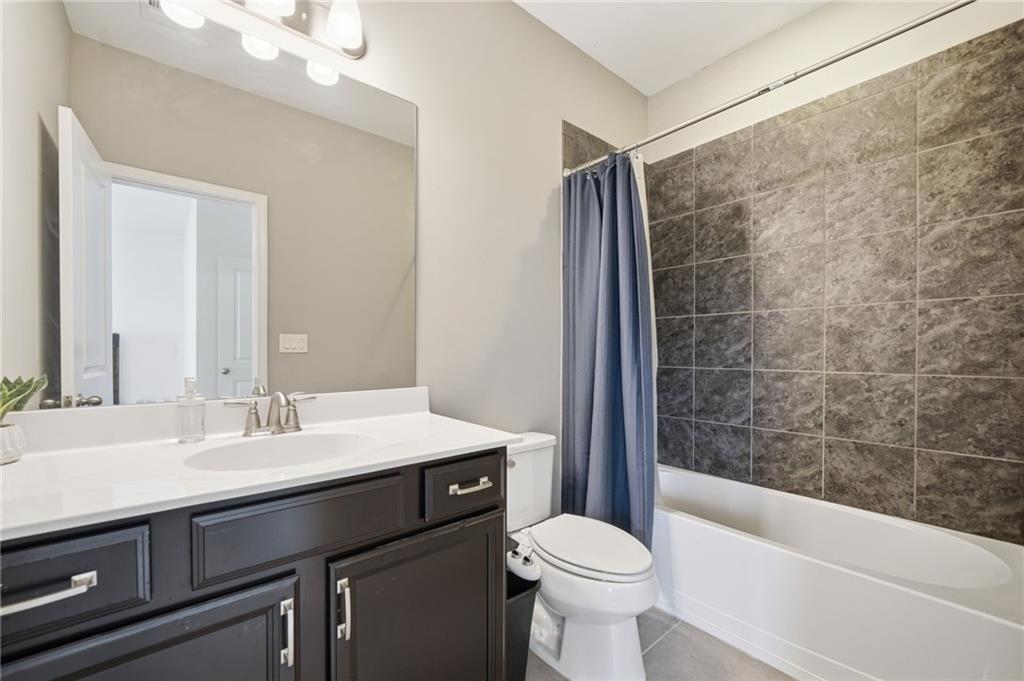 178 Fieldbrook Crossing Canton, GA 30115 - Photo 41 of 71 a bathroom with a sink a toilet a mirror and bathtub