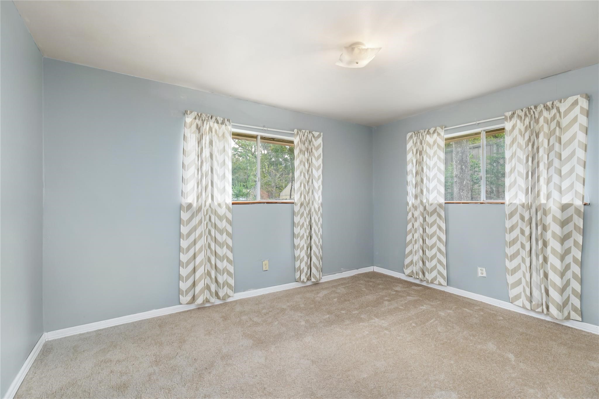 29518 West Hawthorne Drive Spring, TX 77386 - Photo 18 of 22 an empty room with windows