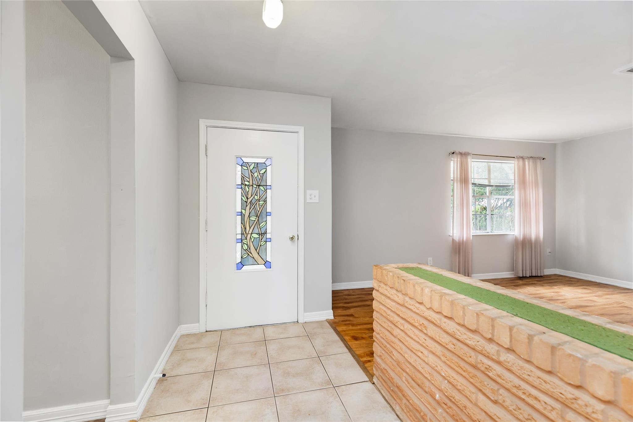 29518 West Hawthorne Drive Spring, TX 77386 - Photo 9 of 22 a bedroom with a bed and a window
