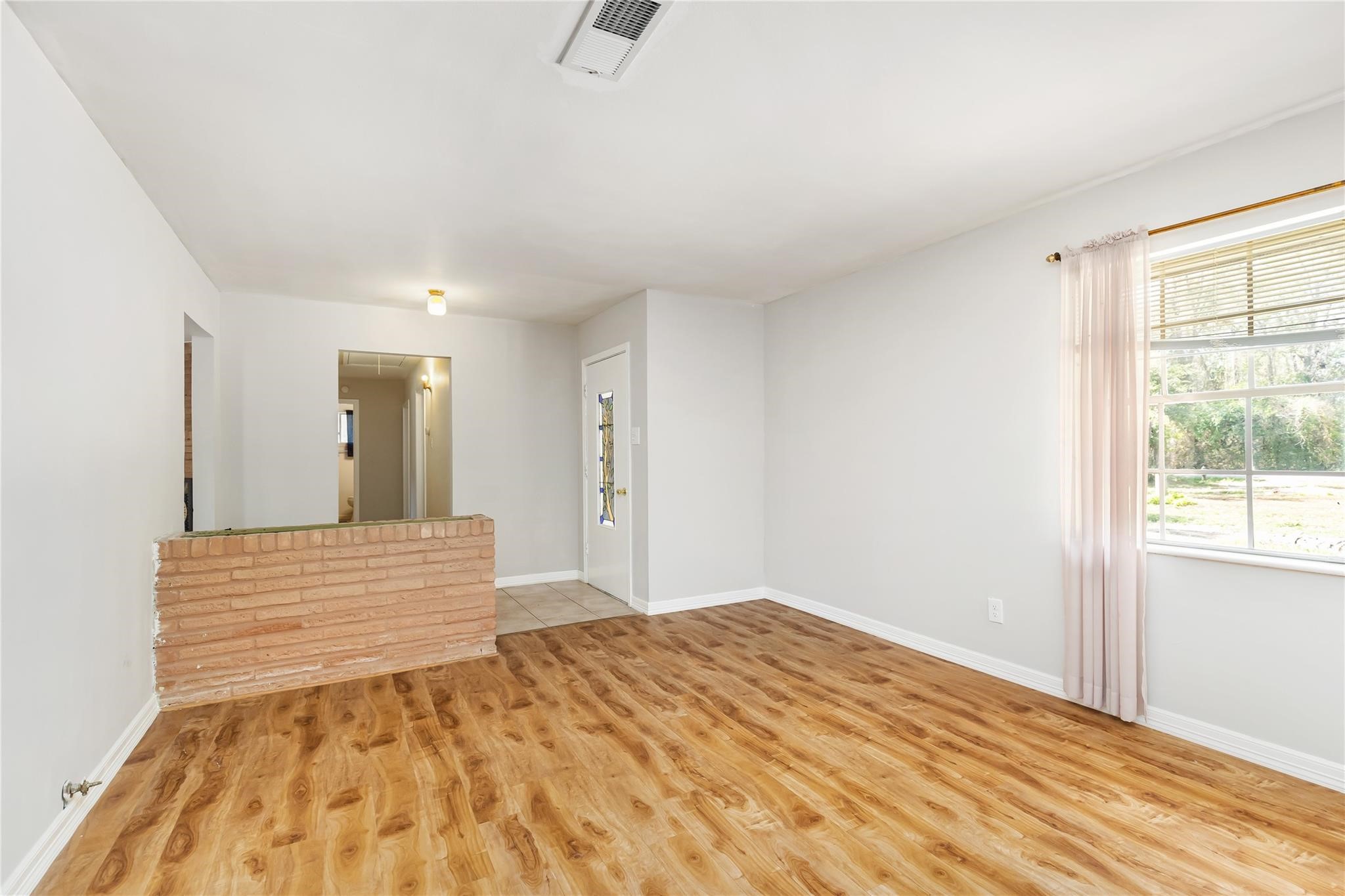 29518 West Hawthorne Drive Spring, TX 77386 - Photo 10 of 22 a bedroom with a bed and a window