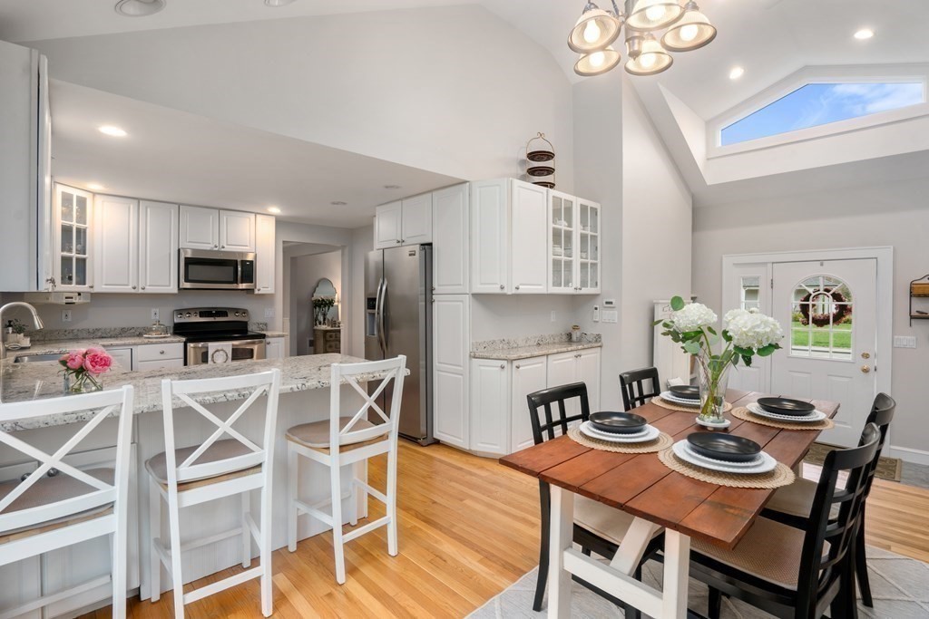 112 Beechnut Road Westwood, MA 02090 - Photo 3 of 17 Gallery Image 3