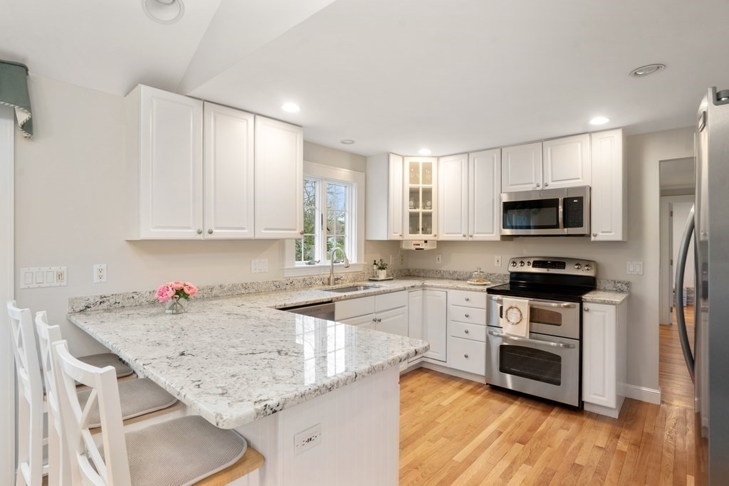 112 Beechnut Road Westwood, MA 02090 - Photo 4 of 17 Gallery Image 4