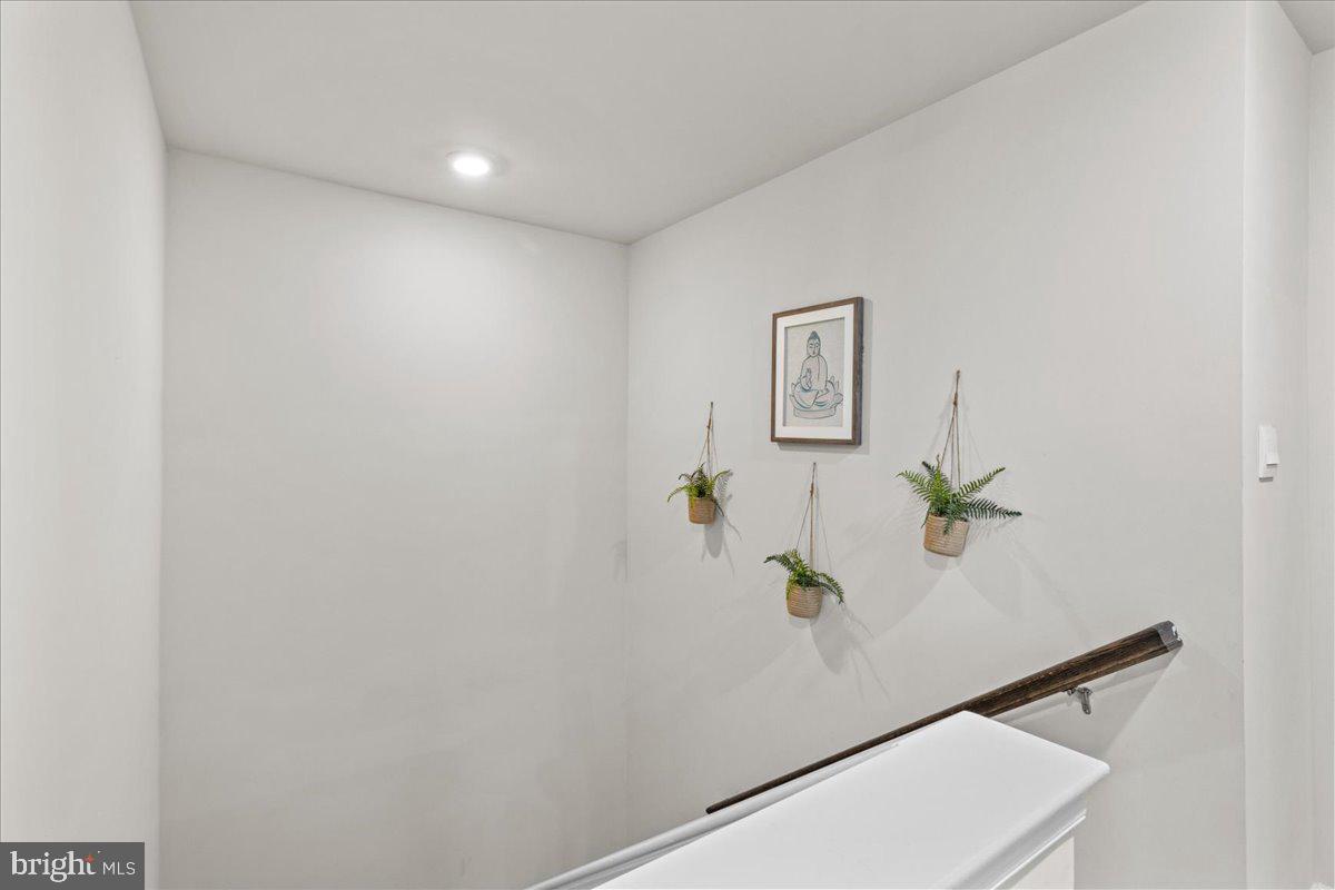 9 Sister's Farmstead Road Mount Laurel, NJ 08054 - Photo 21 of 43 a view of bathroom with a potted plant